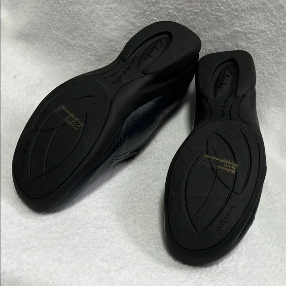 Clarks “in-motion” Women's Navy Blue Leather Loafers 12w 12 wide - Picture 2 of 14